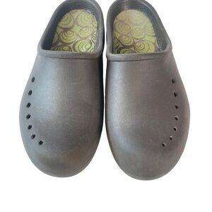 Crocs Tully Brown Clogs Mules Slip On Comfort Lightweight Size 5